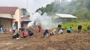 Gotong Royong PKK Desa Telaga